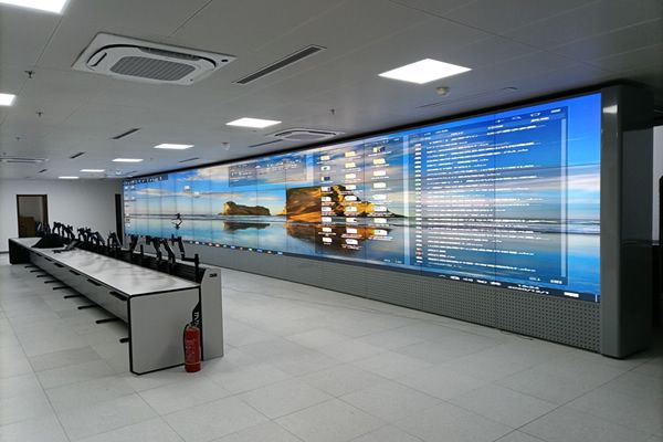 指揮中心使用液晶拼接屏還是小間距LED顯示屏好？