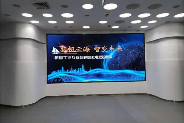 前臺(tái)大屏用LED屏好，還是液晶拼接屏好？