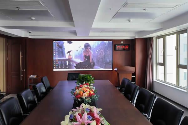 學校會議室大屏使用投影機好，還是LED顯示屏好？