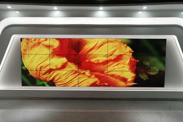網(wǎng)絡(luò)直播間背景墻用液晶拼接屏好，還是LED顯示屏好？